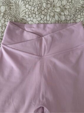437 Light Pink High-Waist V-Cut Leggings